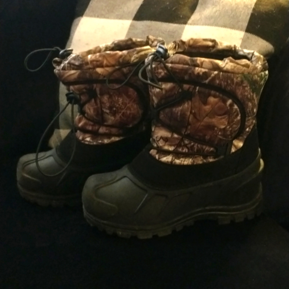 Boys camouflage snow boots